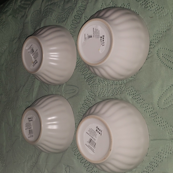 4 small bowls - Picture 4 of 4